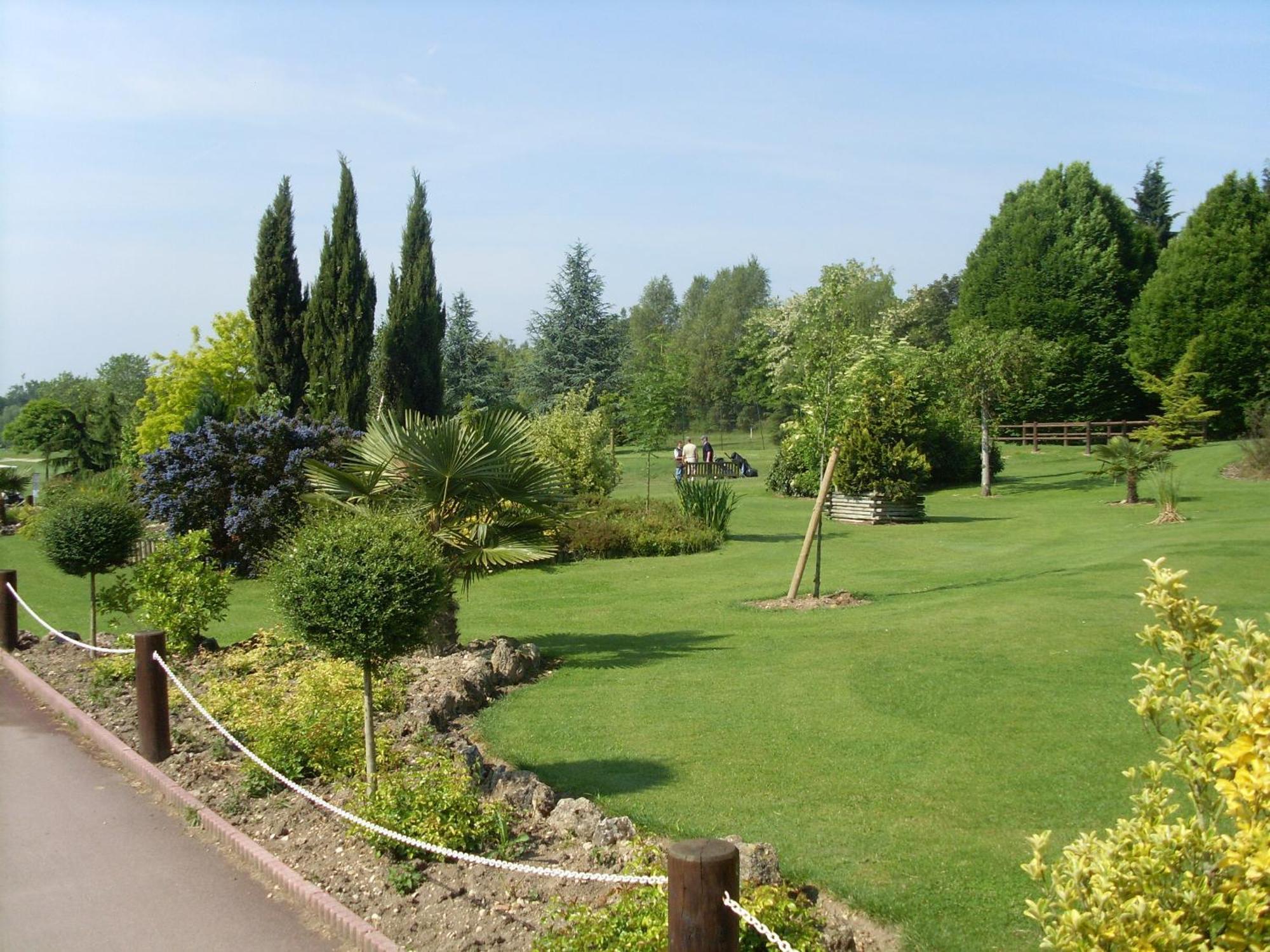 Hotel Abbaye Du Golf De Lesigny Exteriér fotografie
