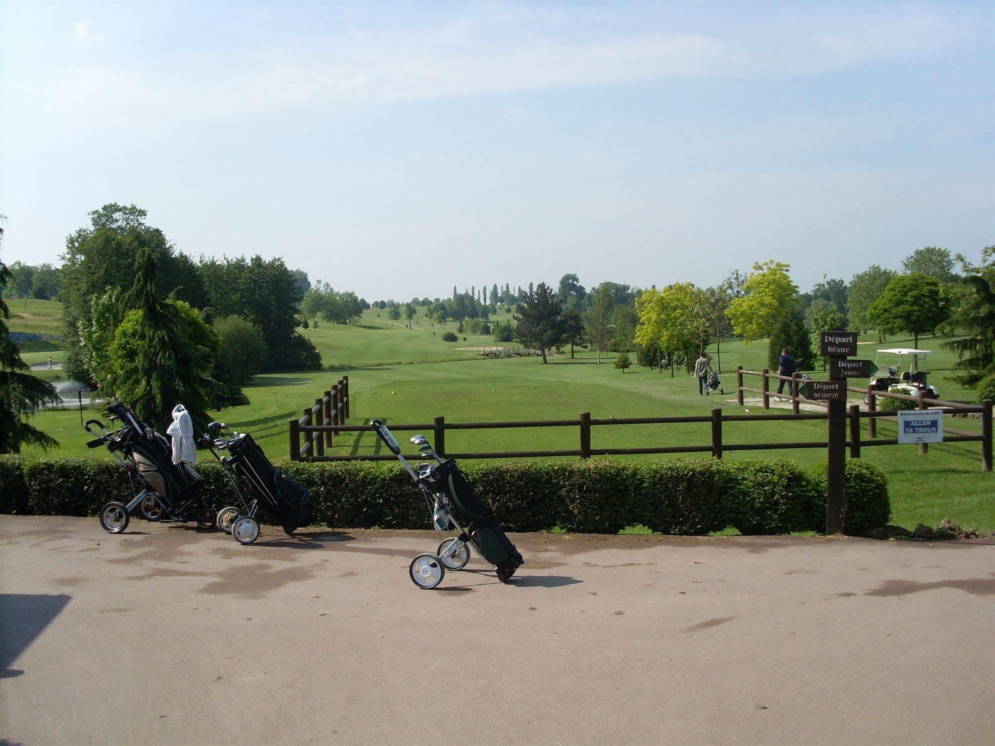 Hotel Abbaye Du Golf De Lesigny Exteriér fotografie